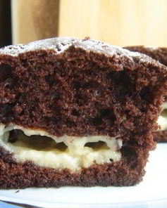 Шоколадные маффины с заварным кремом