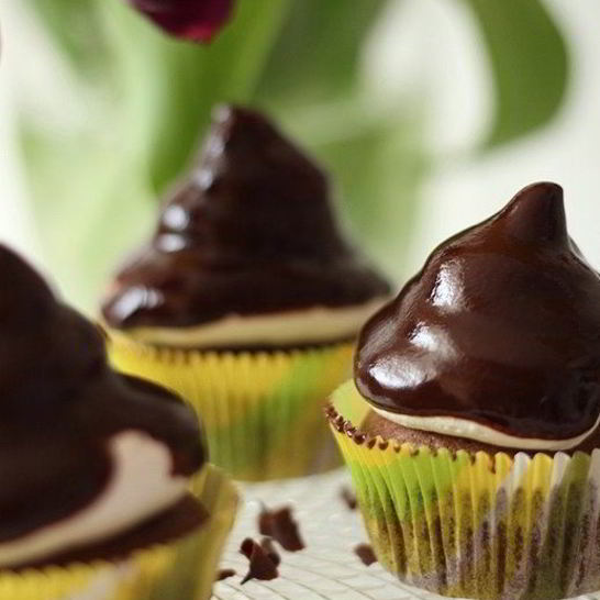 Рецепт шоколадных маффинов с зефирным кремом