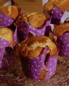 Сливочные маффины с клюквой и вишней