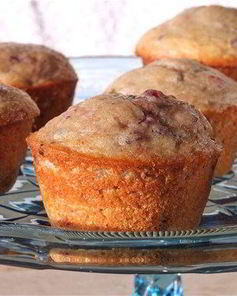 Зимние маффины с клюквой и орехами