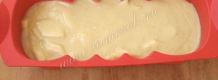 манник с яблоками на кефире. Шаг 9