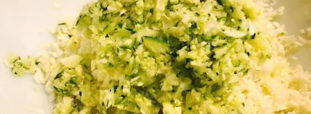 капустно-кабачковые оладьи на кефире. Шаг 2