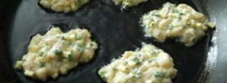 куриные оладьи с сыром и зеленью. Шаг 7