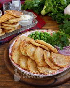 Луковые оладьи с паприкой и зирой