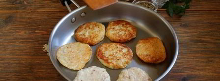 луковые оладьи с паприкой и зирой. Шаг 11