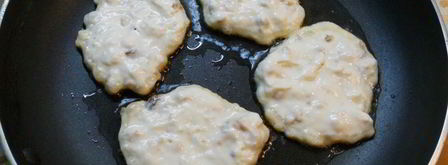 нежные творожные оладьи с мюсли и курагой. Шаг 4