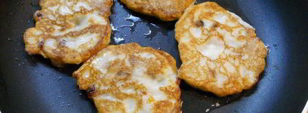 нежные творожные оладьи с мюсли и курагой. Шаг 5