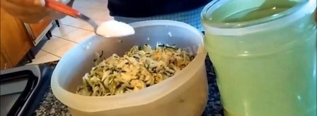 оладьи из кабачков с сыром и ветчиной. Шаг 2