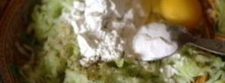 оладьи из огурцов. Шаг 2