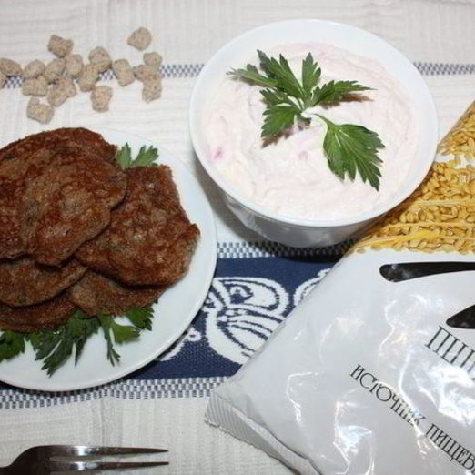 Оладьи из отрубей с зеленью и творожной икрой