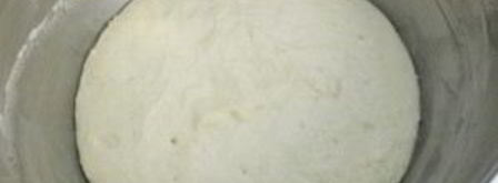 оладьи на молоке и дрожжах пышные. Шаг 2