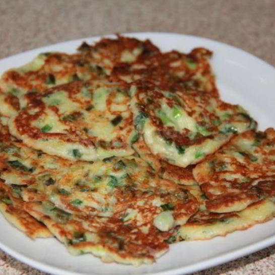 Рецепт оладий с зеленым луком и сыром на сметане