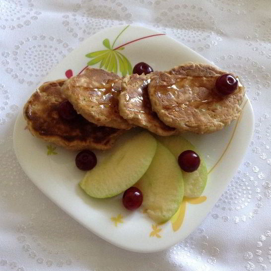 Рецепт яблочных оладий с овсянкой