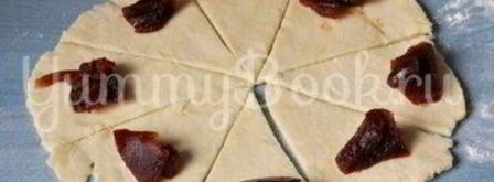 дрожжевые рогалики с повидлом. Шаг 6