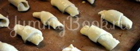 дрожжевые рогалики с повидлом. Шаг 8