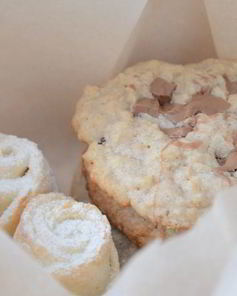 Овсяное печенье с изюмом и шоколадом