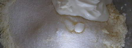 песочное печенье с половинками яблок. Шаг 2