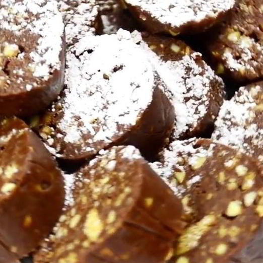 Сладкие колбаски из печенья