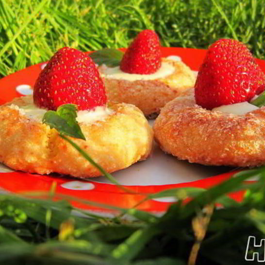 Рецепт творожного печенья с клубникой