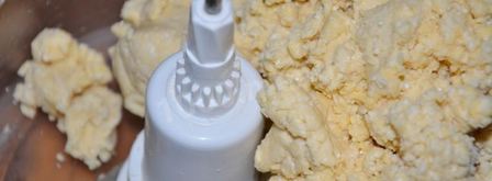 творожные рогалики с ореховой начинкой. Шаг 5