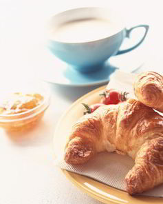 Аппетитная слойка с вареньем