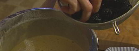 бисквитный пирог с ежевикой и голубикой. Шаг 4