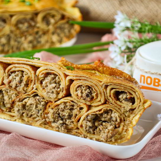 Рецепт блинного пирога с курицей и грибами