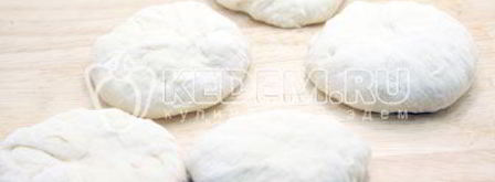 пироги с капустой и грибами лапти. Шаг 9