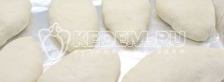 пироги с капустой и грибами лапти. Шаг 11