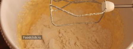 праздничный морковный пирог с ананасами и крем-чизом. Шаг 3