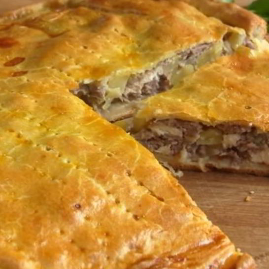 Рецепт простого мясного пирога с картошкого