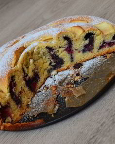 Сдобный пирог с вишнями и маком