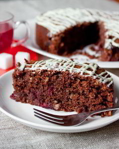 Шоколадный пирог с вишней