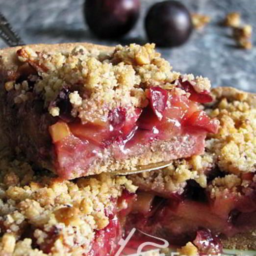 Сливовый пирог с грецкими орехами