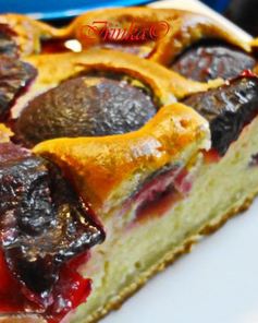 Сметанный пирог со сливами