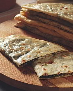 Кутабы с зеленью по-азербайджански