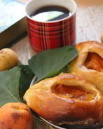 Открытые пирожки с абрикосами