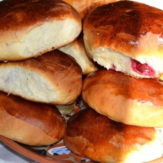 Рецепт пирожков дрожжевых с вишней