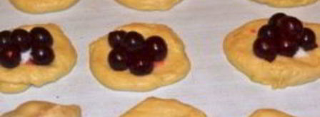 пирожки дрожжевые с вишней. Шаг 7