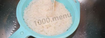 пирожки из готового дрожжевого теста с рисом. Шаг 3