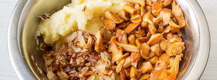 пирожки с лисичками и картофелем. Шаг 8