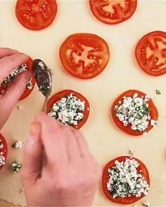 Пирожки с помидорами и сыром