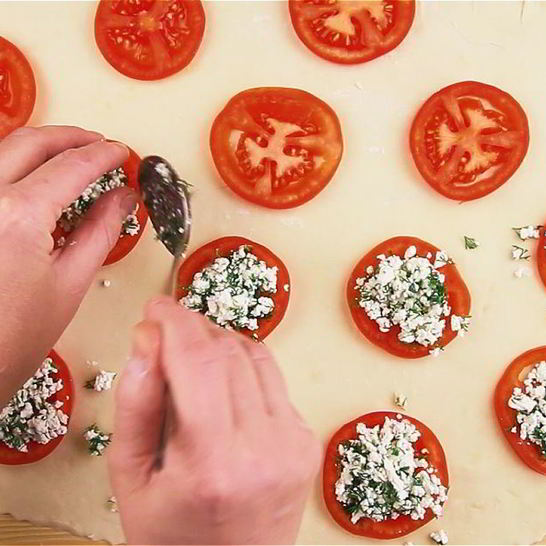 Рецепт пирожков с помидорами и сыром