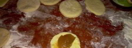 пирожки с повидлом на сковороде. Шаг 3