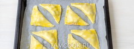 пирожки с вишней из слоеного теста. Шаг 16