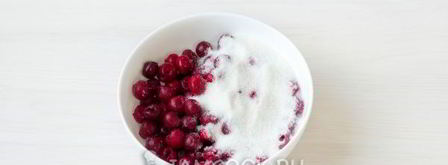 пирожки с вишней из слоеного теста. Шаг 5