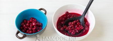 пирожки с вишней из слоеного теста. Шаг 6