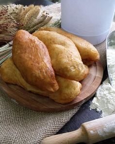 Пирожки жареные во фритюре с мясным фаршем и укропом