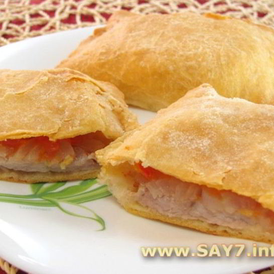 Рецепт слоеных пирожков с мясом и помидорами