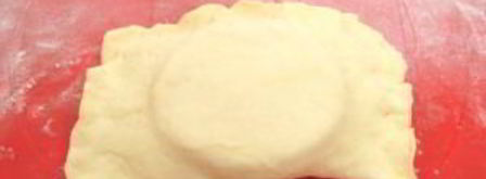 слоеные пирожки с мясом и помидорами. Шаг 9